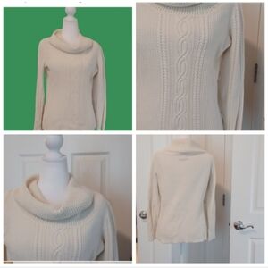 💙🌺Cozy White Cable Knit Sweater With Cowl Neck